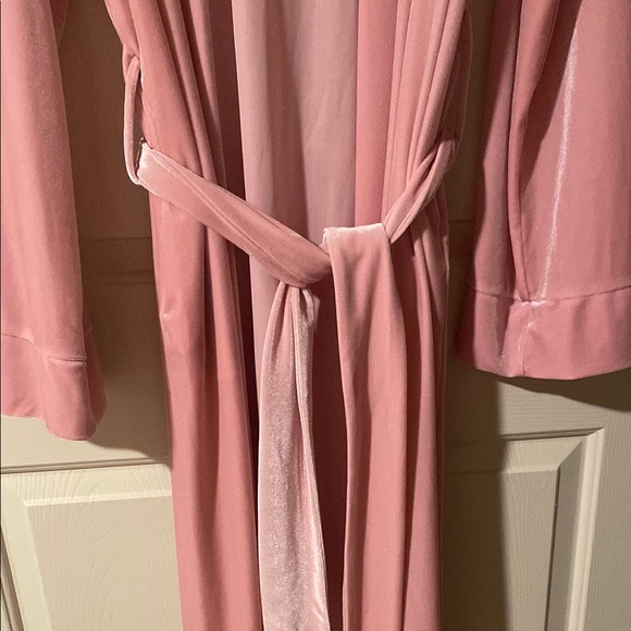 Laina Rauma Classic Pink Full-Length Robe with Belt - Picture 6 of 9